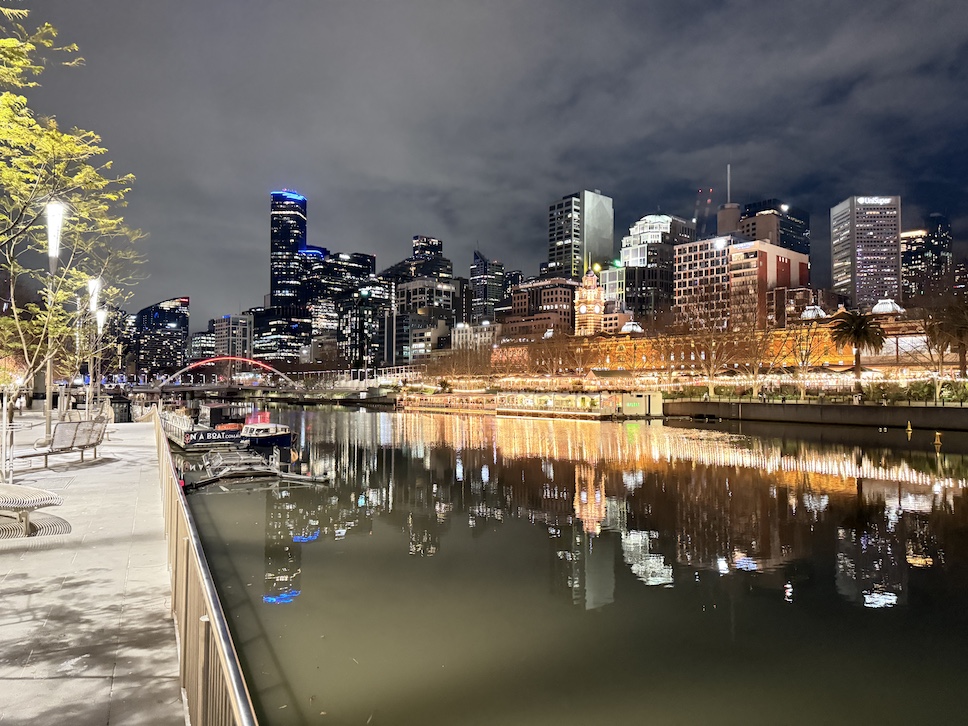 Melbourne city chauffeur hire car transfers and transport